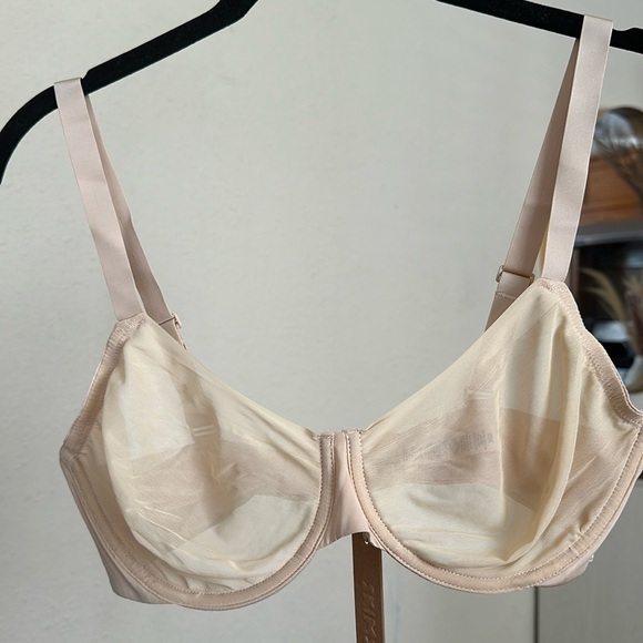 SKIMS NO SHOW MOLDED‎ UNLINED Demi bra BALCONETTE BRA Sand 34DD - Picture 3 of 8